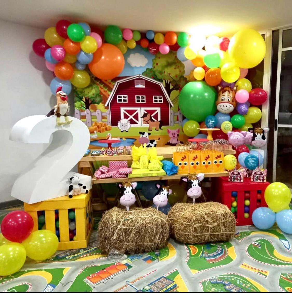 Pared Granja Personalizada
Altura 2.20m X 2.08m
$ 180.000