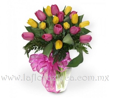 MD - 121  $1,960
Elegante jarrón con 20 tulipanes y leather