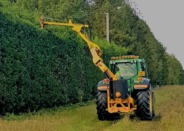Hedge cutting clearance equipment