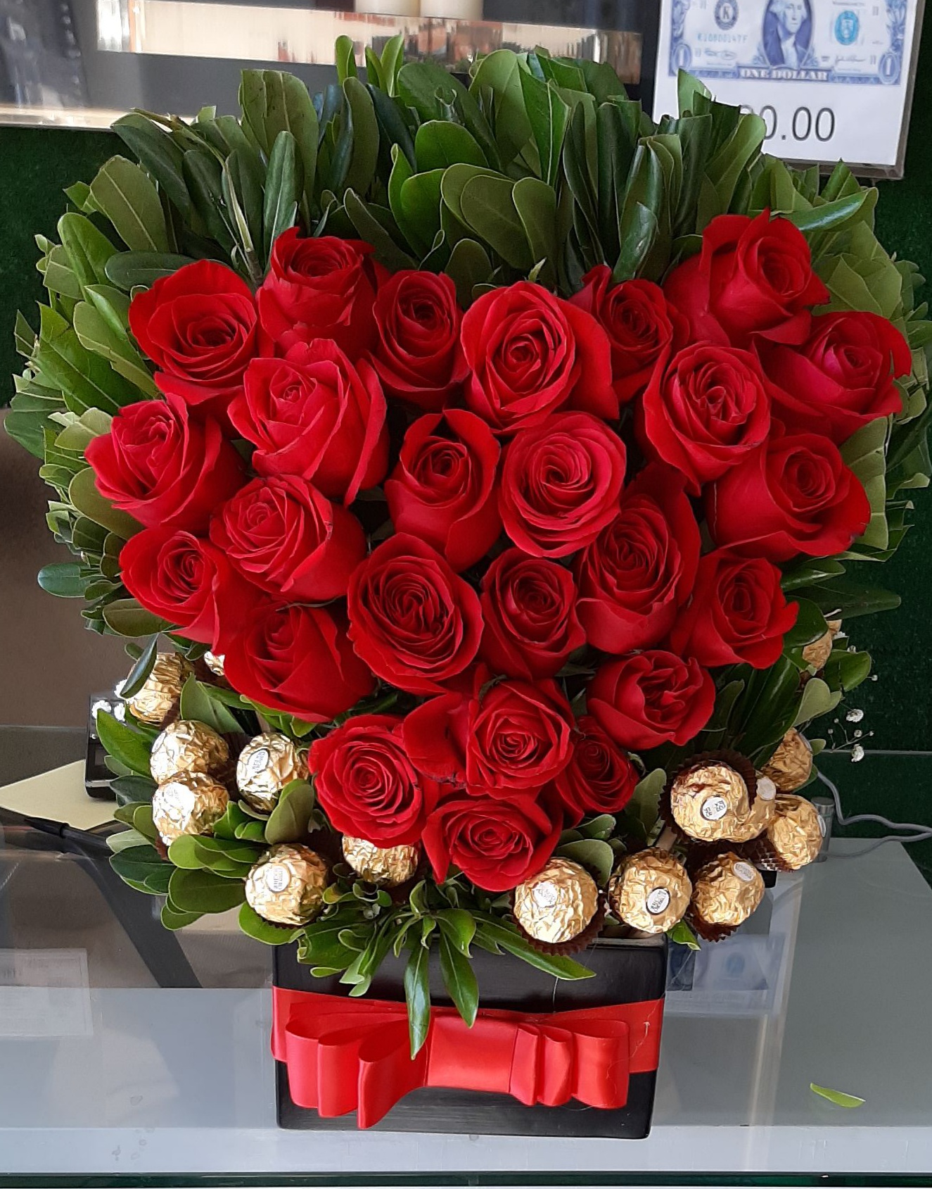 Arreglo de corazon con chocolates $1500