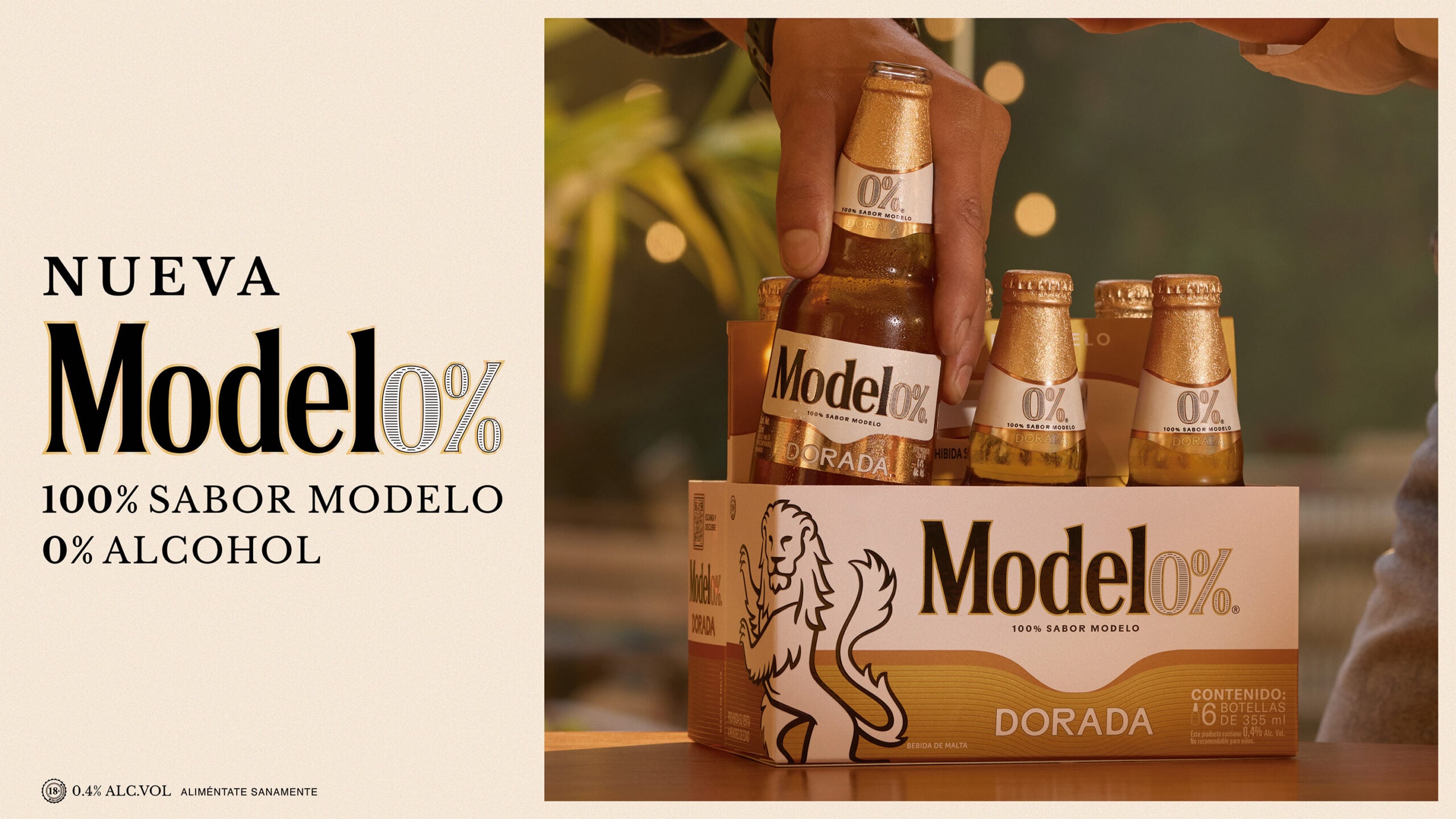 Nueva Modelo 0% Dorada, cerveza sin alcohol con 100% sabor Modelo, en six pack con mano tomando una botella