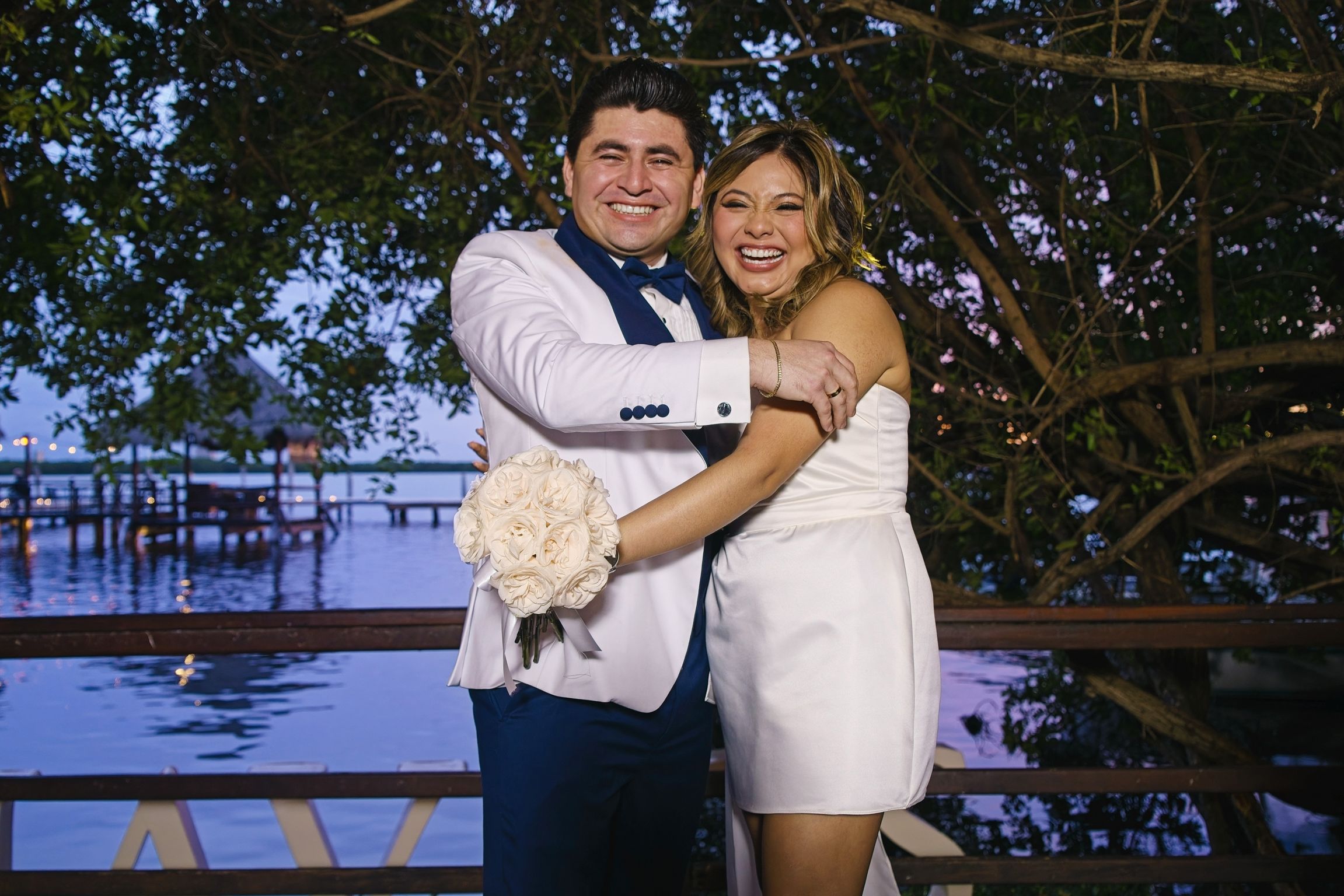 https://0201.nccdn.net/4_2/000/000/07d/95b/luxartifices-wedding-navios-cancun-bride-and-groom-sunset034.jpg