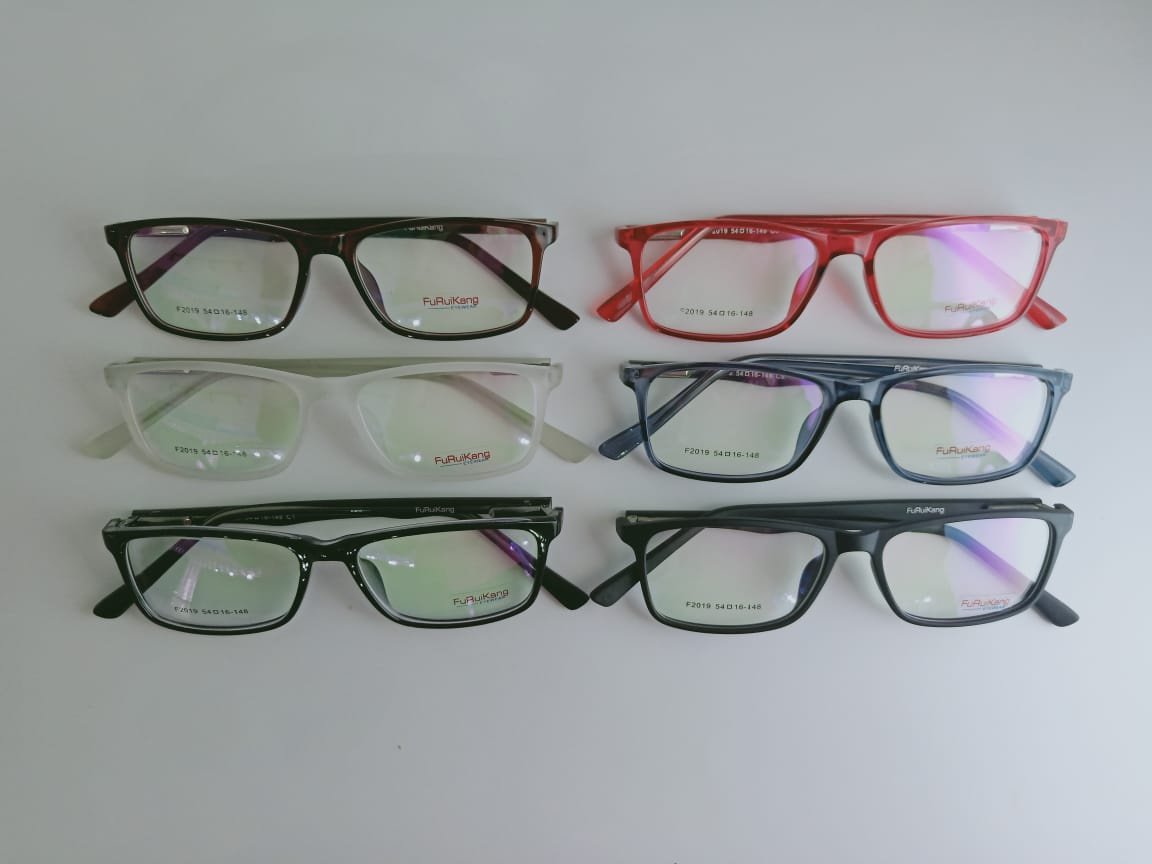 Modelo: F2019
Colores: Gris, Negro brillante, Negro mate, Rojo y Blanco