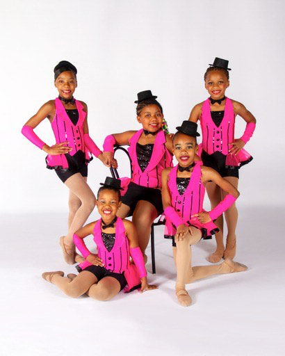 https://0201.nccdn.net/4_2/000/000/07d/dee/dancers-in-pink-and-black_1000.jpg