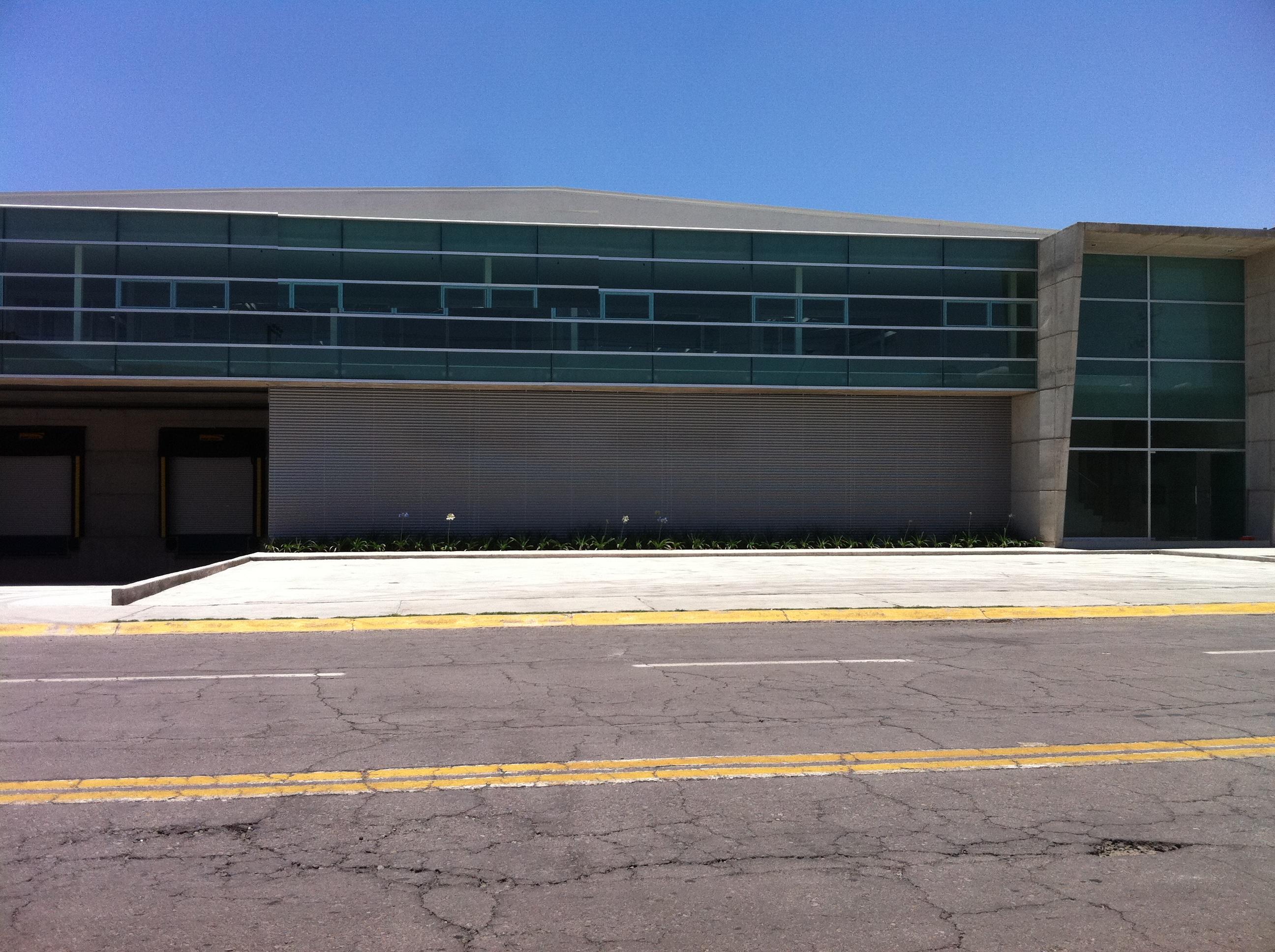 Nave industrial con estacionamiento