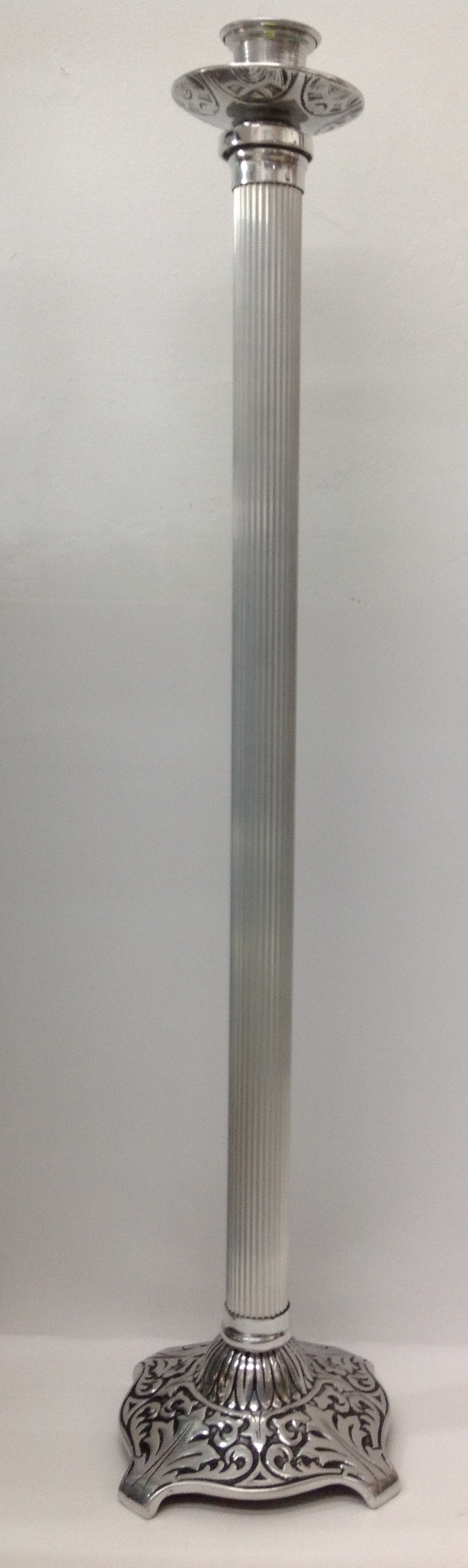 CANDELERO DE ALUMINIO DE 1.10 MT.

preguntar por existencias.