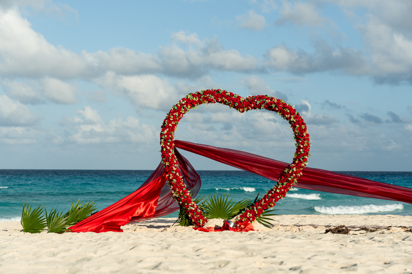 https://0201.nccdn.net/4_2/000/000/07f/5ee/romantic-mariachi-proposal-in-cancu%CC%81n057.jpg