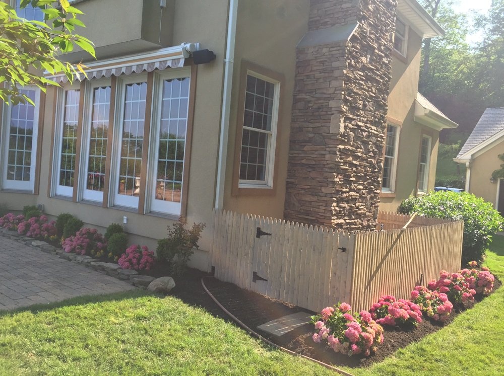 https://0201.nccdn.net/4_2/000/000/081/4ce/14-ResidentialLawnAndLandscaping-1000x747-1000x747.jpg