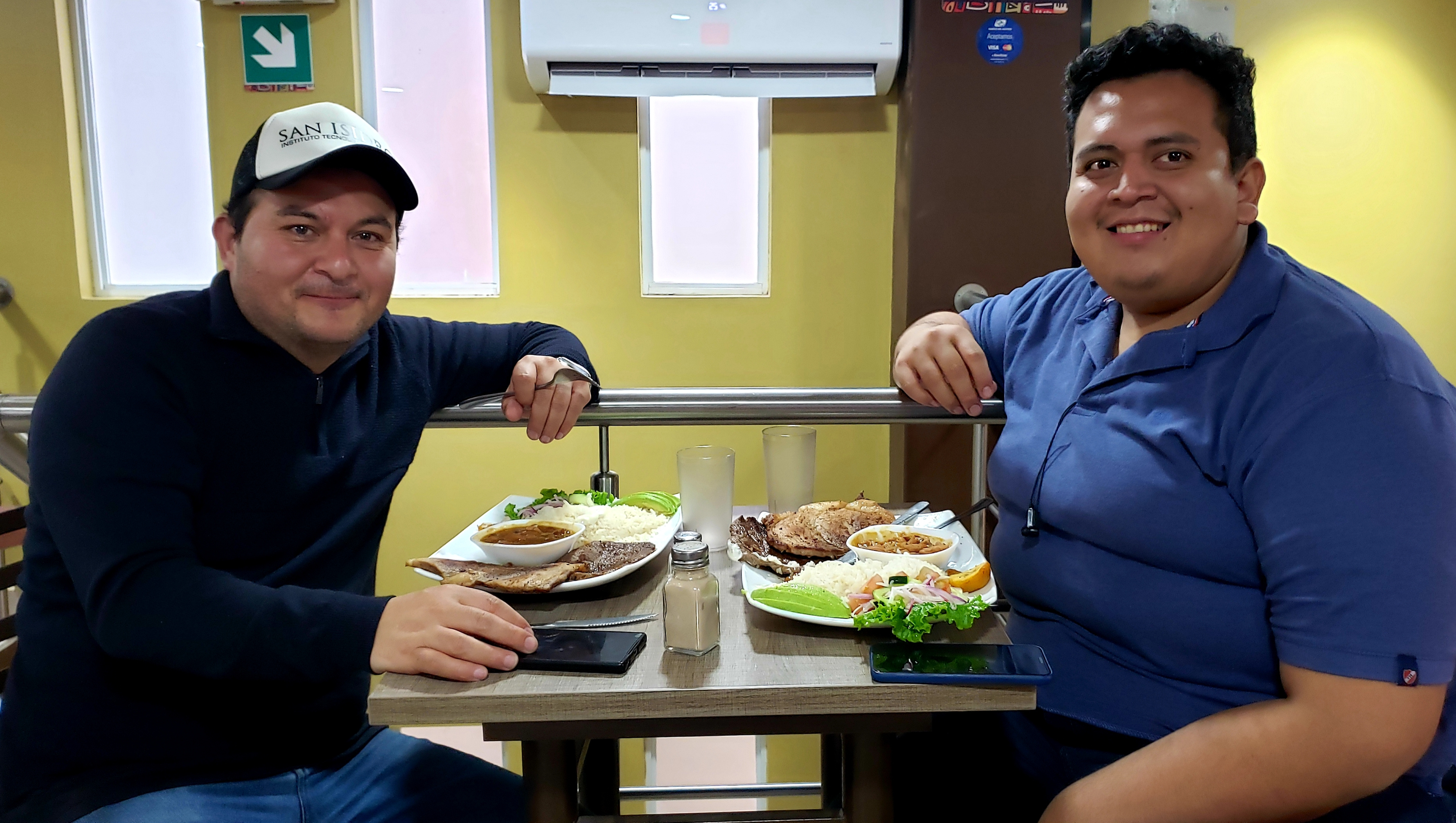 Visita San Isidro Instituto Superior - Cuenca Clase demostrativa, métodos y técnicas de preparación de la gastronomía ecuatoriana.