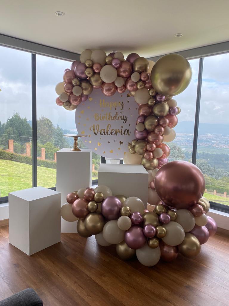 Circulo Efecto 3D Blanco con Caballete
1.30m diametro x 1.55cm Altura
$60.000
Mensaje Personalizado
$ 70.000
(SE ADAPTA AL COLOR QUE GUSTE)