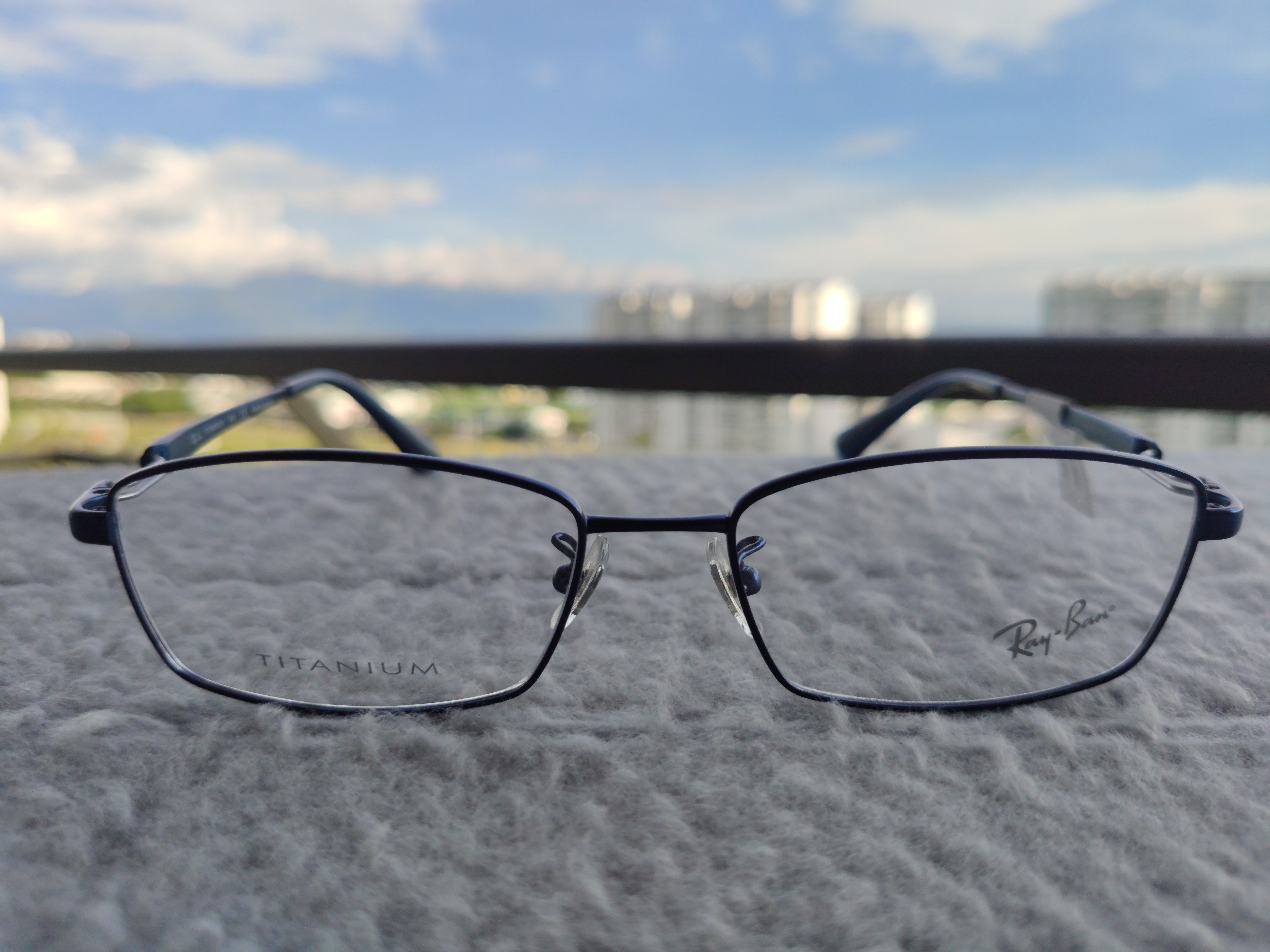 RAY BAN
