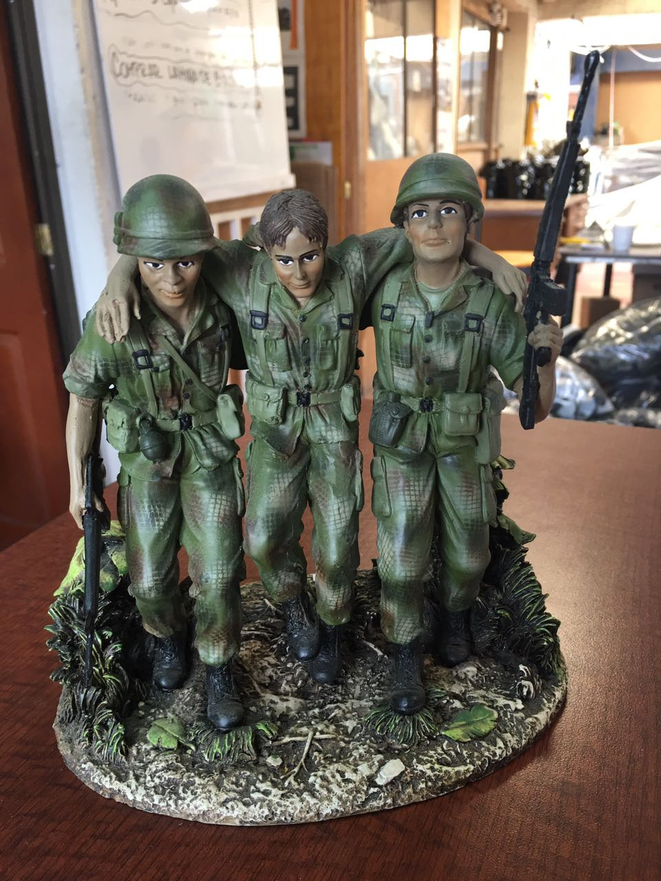 Escultura en resina a color