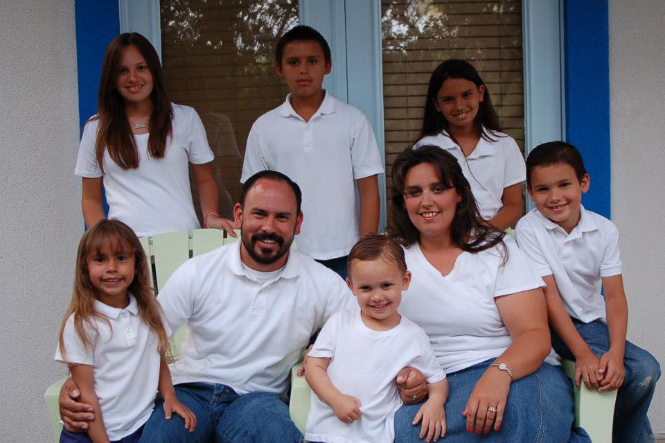 https://0201.nccdn.net/4_2/000/000/081/4ce/family-photo-2012.jpg
