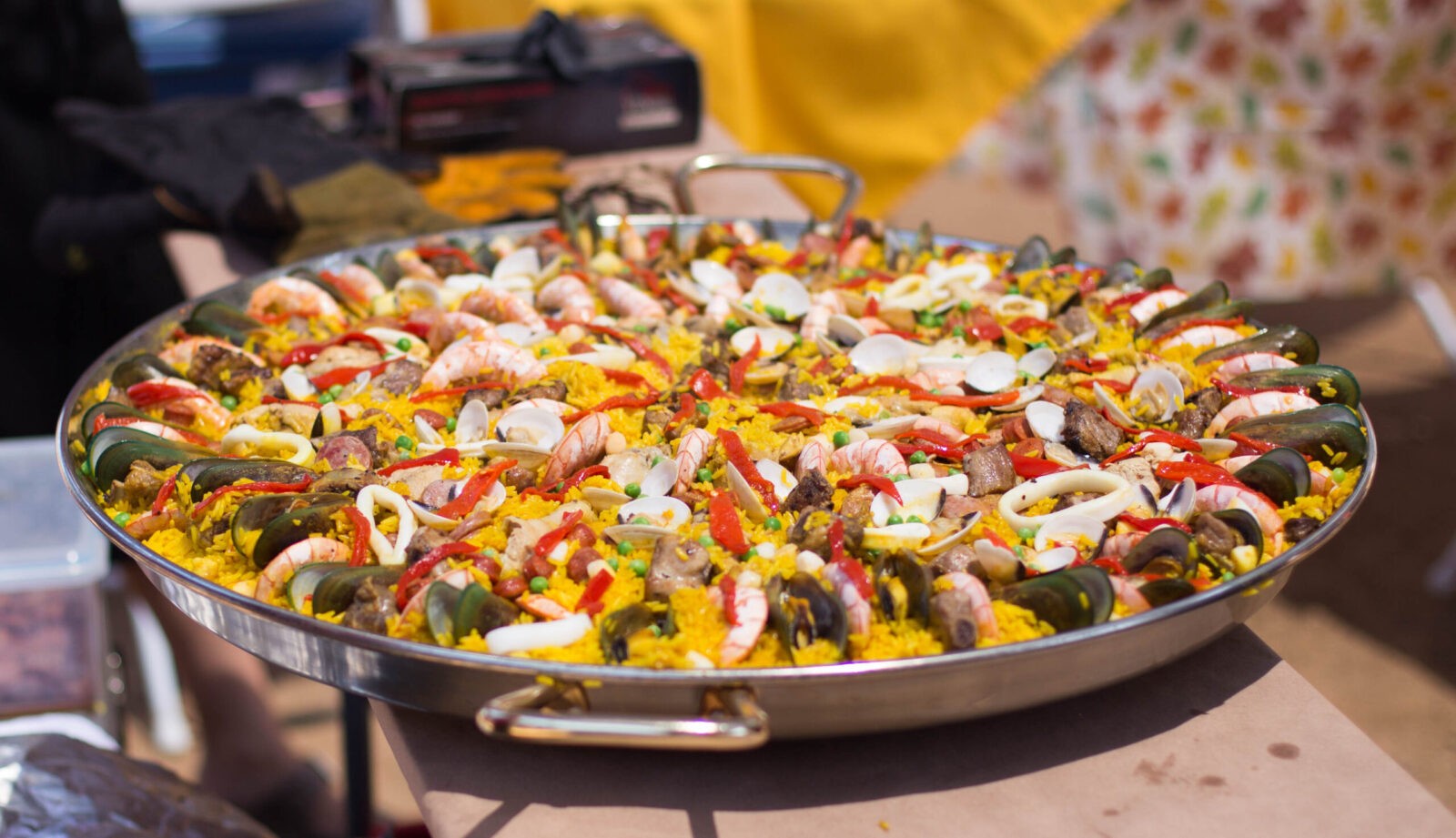 https://0201.nccdn.net/4_2/000/000/081/4ce/paella.jpg