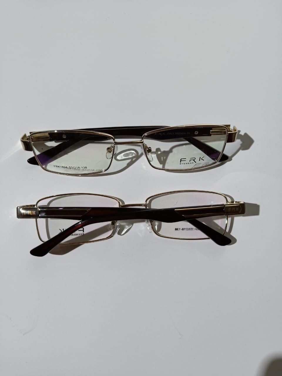 Modelo: FRK1804
Colores: Dorado y Plateado