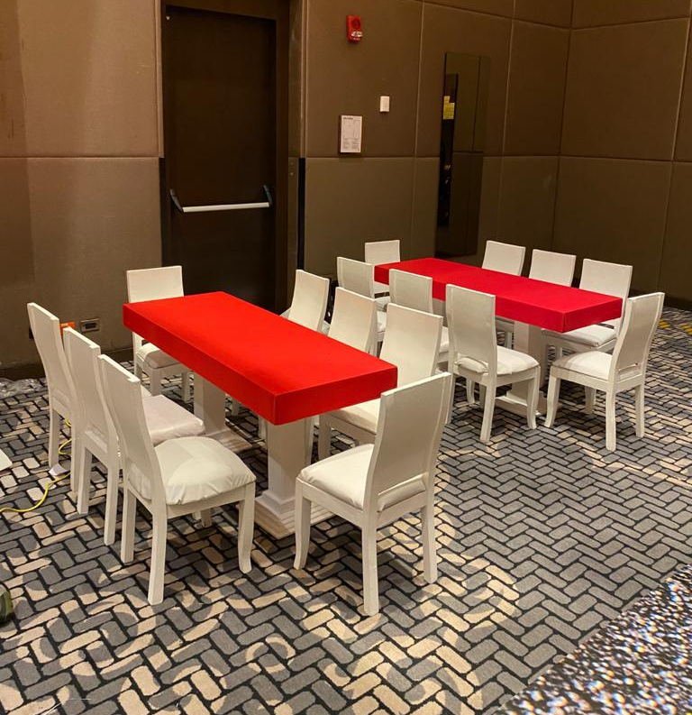 Mesa Para 6 Niños tapizada +
6 sillas napoleón
Alquiler $92.000
MEDIDA
55CM ANCHO
1.50M LARGO