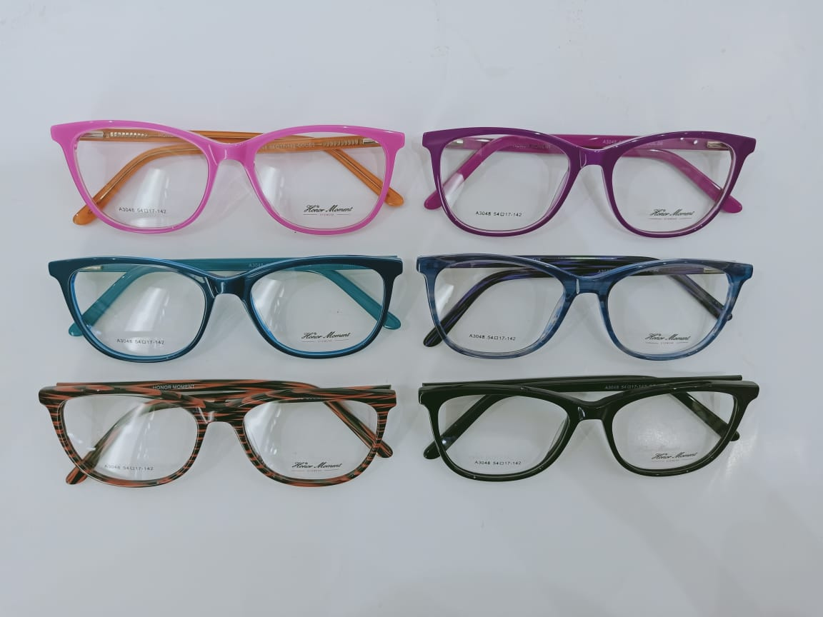 Modelo: A3048
Colores: Morado, Azul, Negro