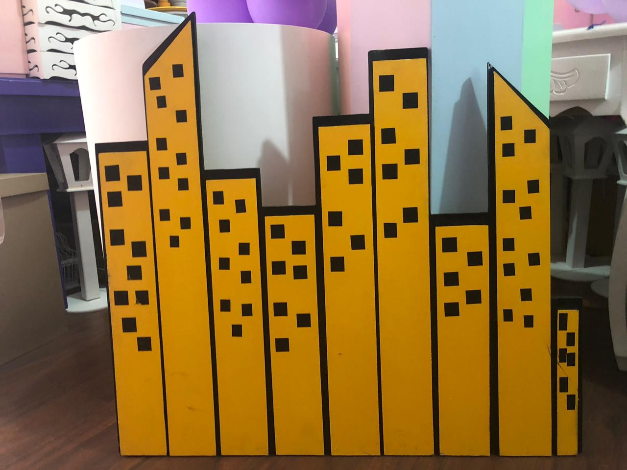 Silueta Edificios 
Medidas: 80cm de Alto x 85cm de Largo
$40.000