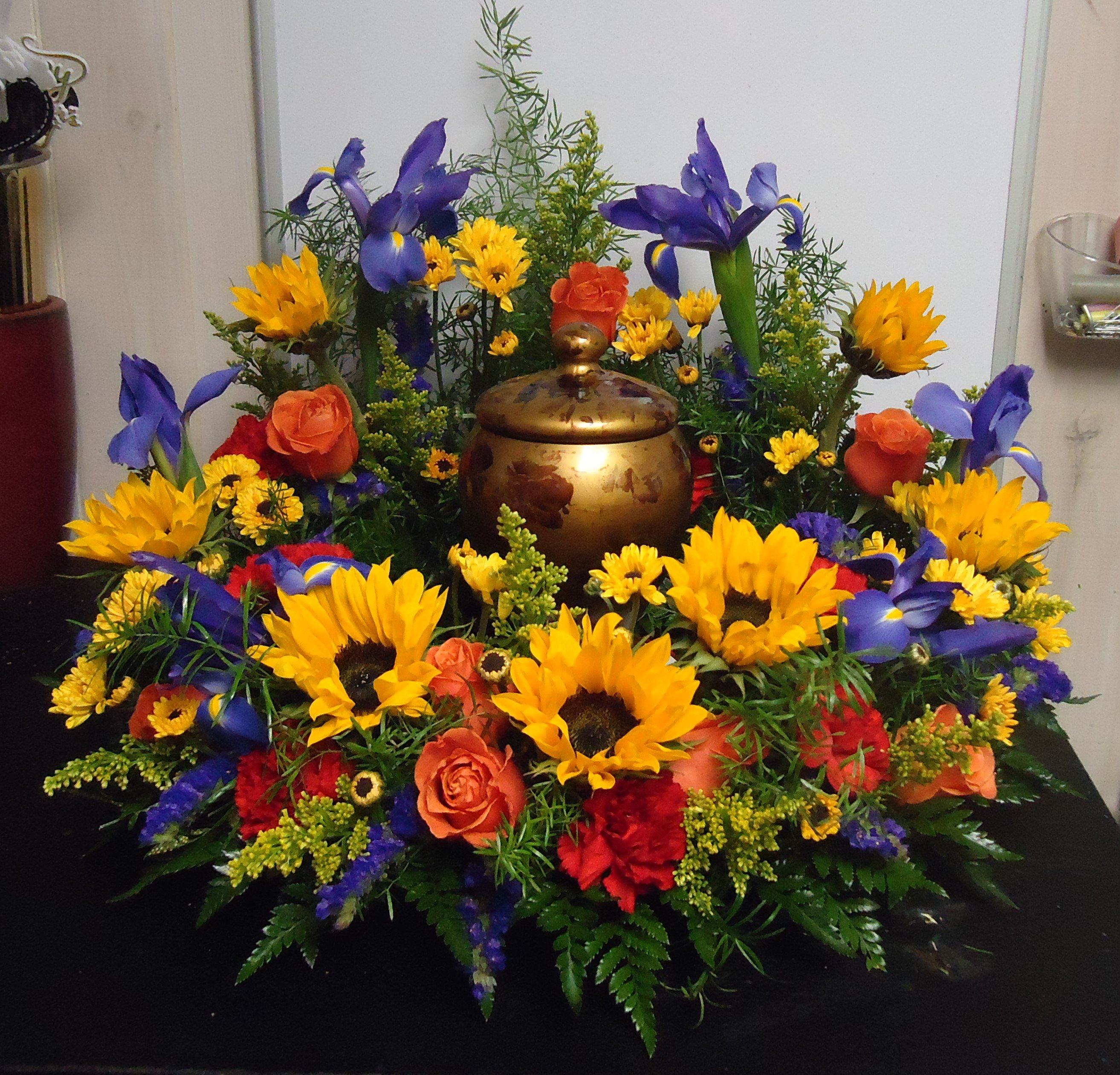 &quot;Fresh&quot; Table Memorial Wreath
$275.00