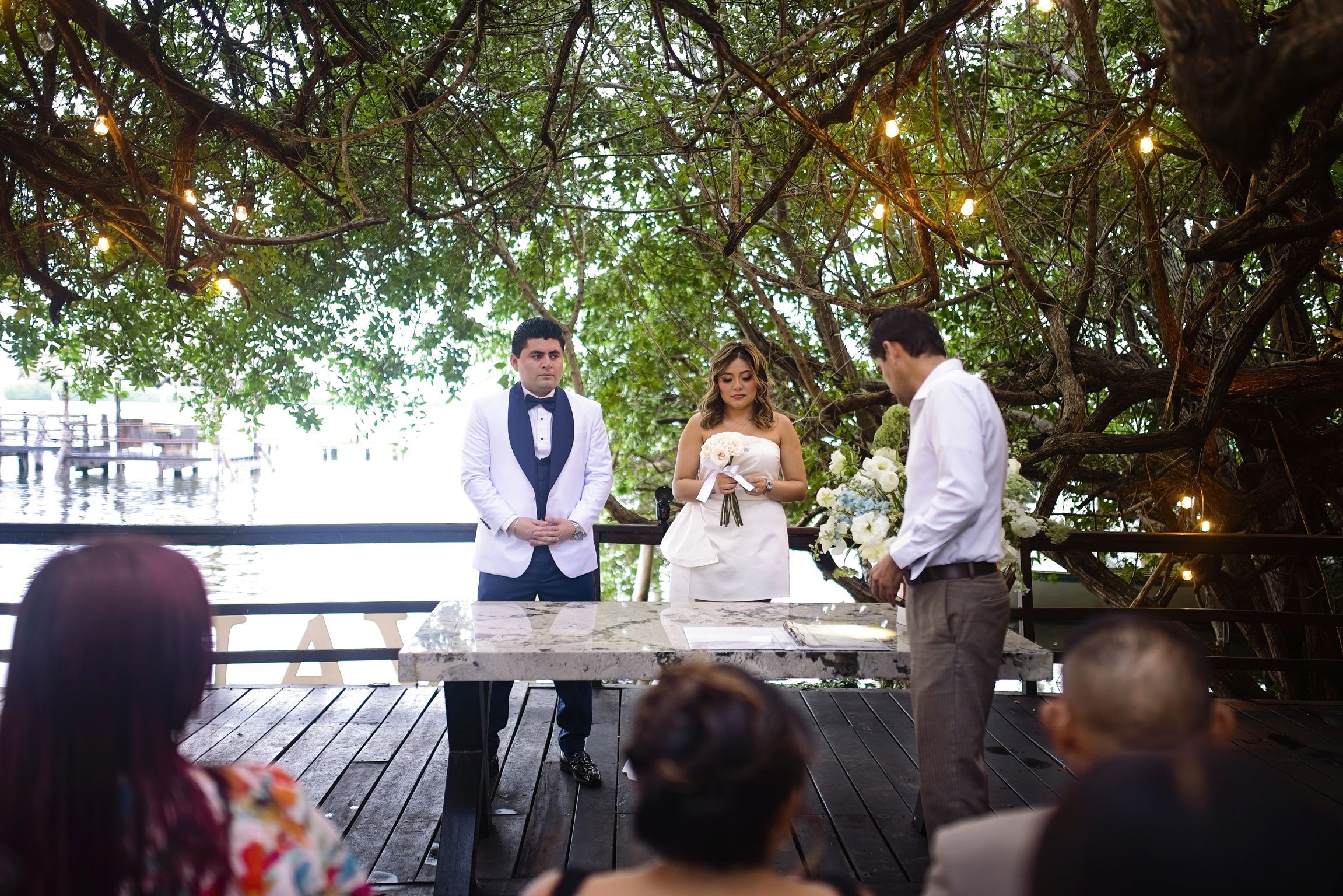 https://0201.nccdn.net/4_2/000/000/083/84e/luxartifices-wedding-navios-cancun-bride-and-groom-sunset008.jpg