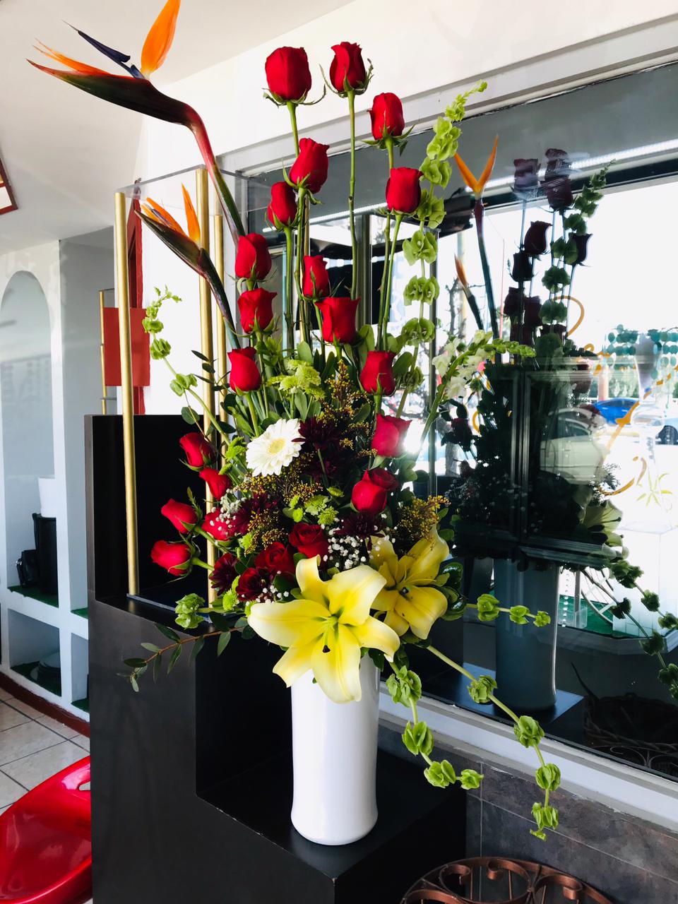 Arreglo S16 24 rosas rojas $1900