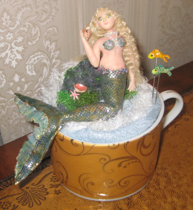 VINTAGE TEACUP PINCUSHION
WITH MERMAID SCENE & FISHY PINS