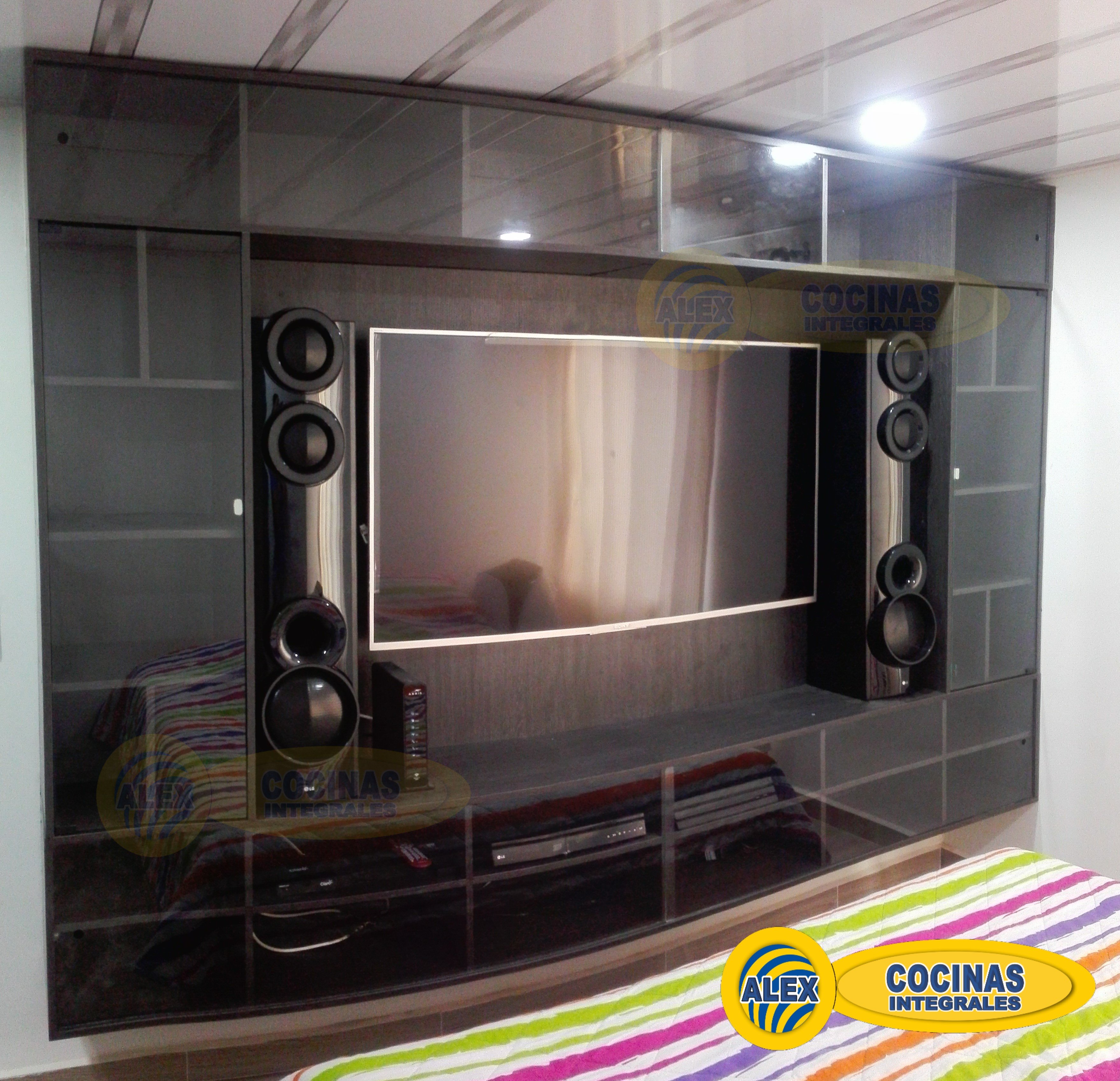 Centro de entretenimiento color Volcano