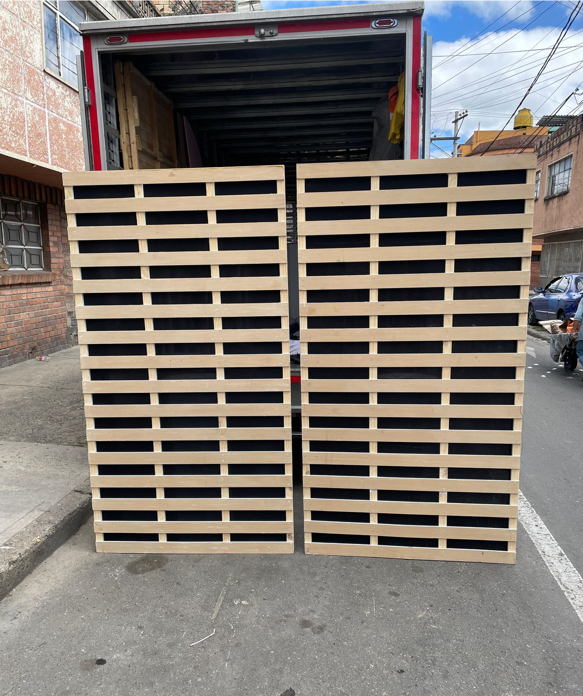 Altura 2.20m x 1.04m
Madera tablilla Natural $60.000 CON FONDO COLOR
Precio unitario por modulo
Imagen referencial de 2 módulos