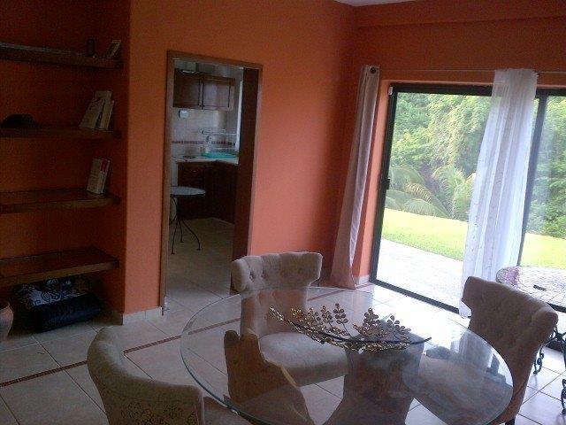 https://0201.nccdn.net/4_2/000/000/085/3be/htco-c6-comedor-cocina-jardin-.jpg