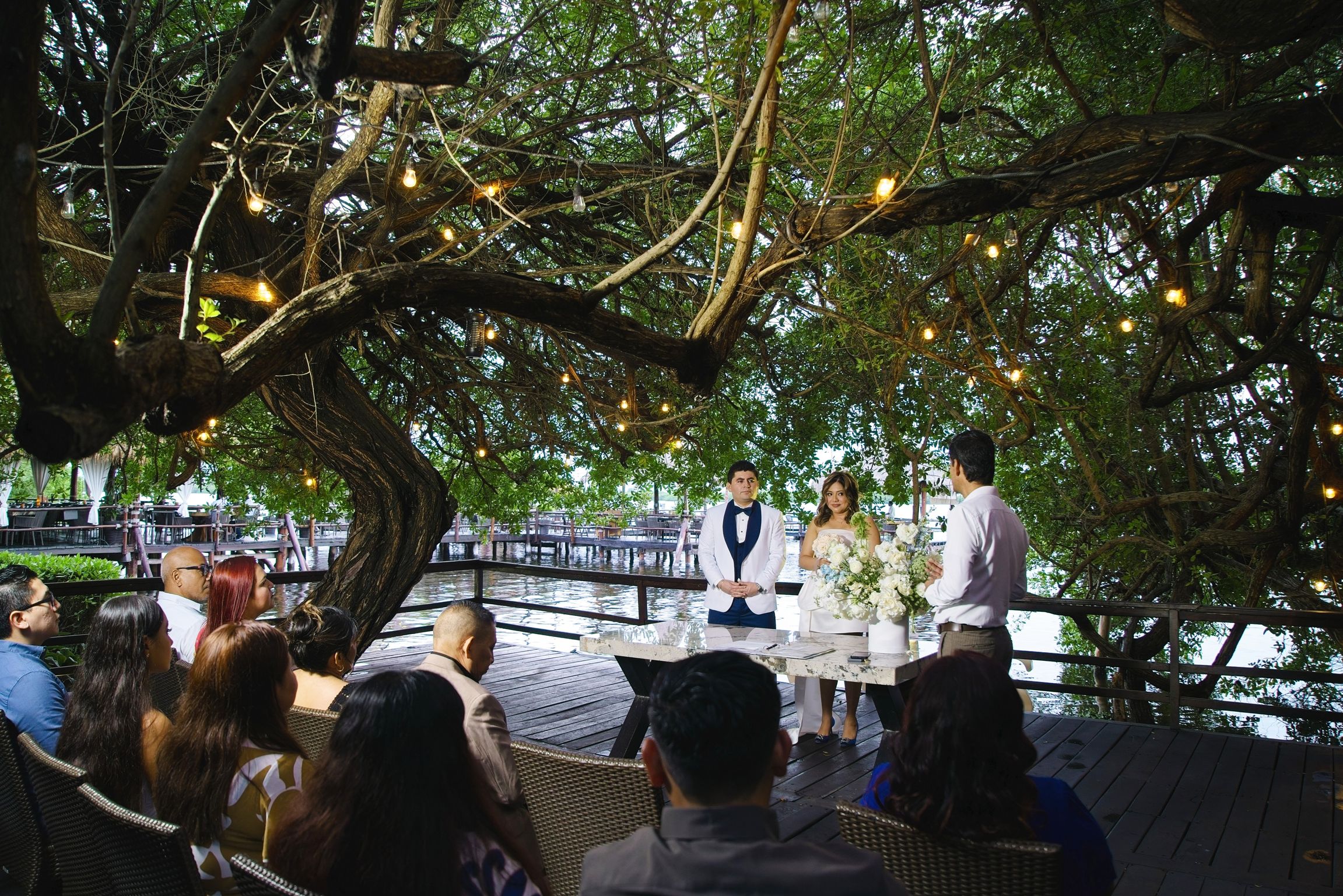 https://0201.nccdn.net/4_2/000/000/085/3be/luxartifices-wedding-navios-cancun-bride-and-groom-sunset012.jpg