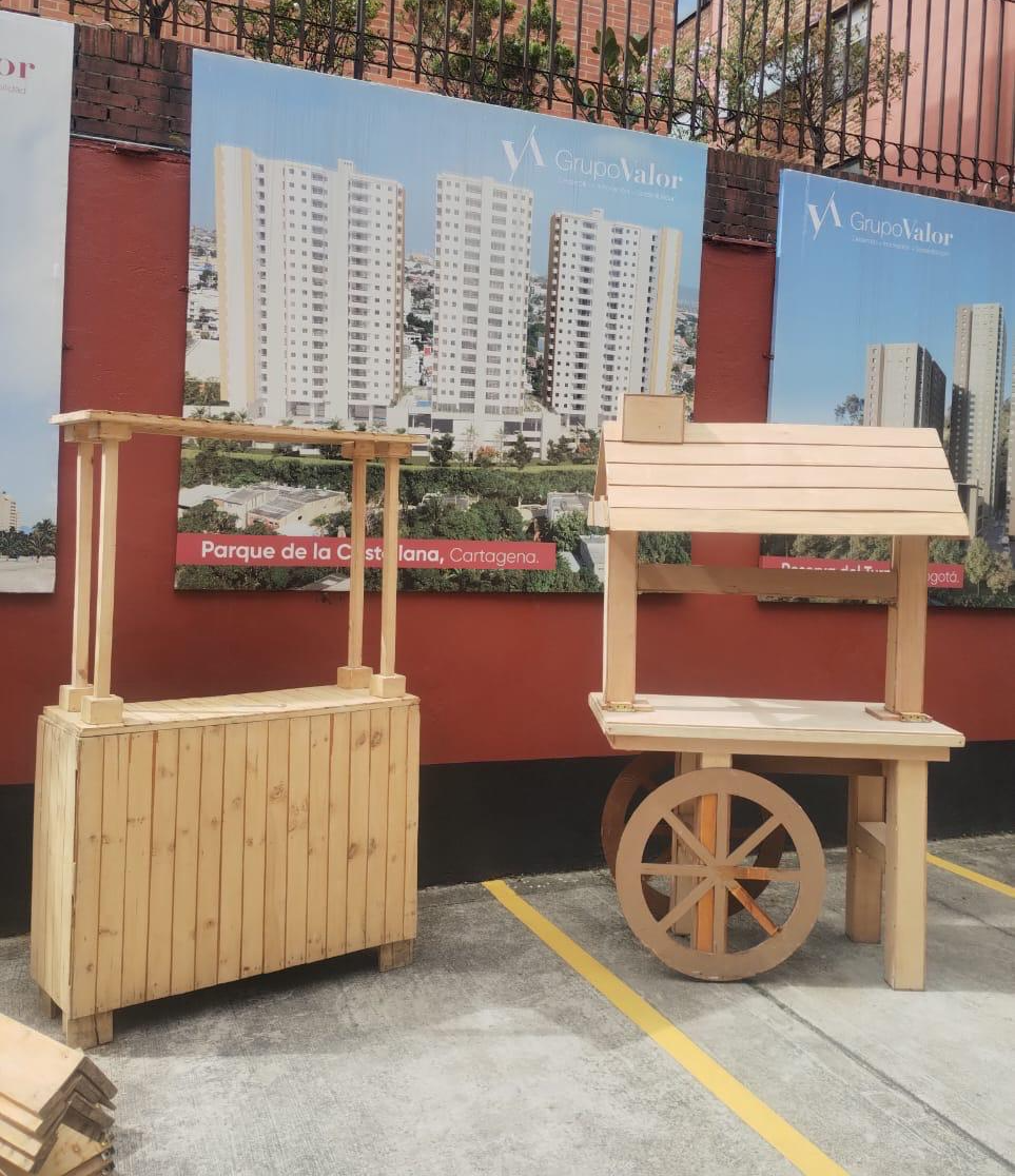 Estación de Bebidas
2.20m Altura Total
1.28m Ancho
48cm de Profundidad
$160.000
Carreta de Madera Natural
Medidas: 1.24cm X 2.18cm
$160.000