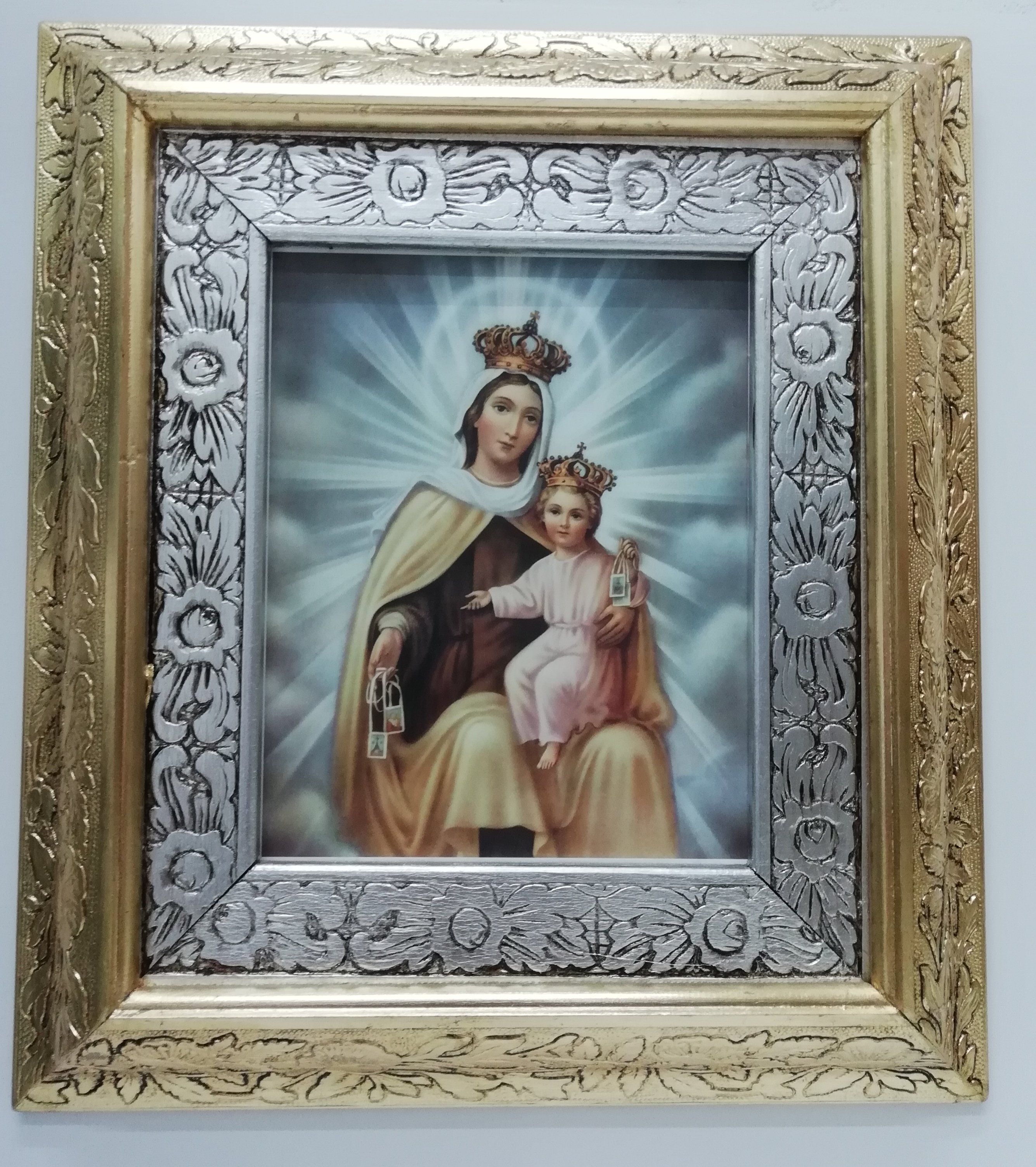 VIRGEN DEL CARMEN
litografia en marco de madera oro y plata 20cm x 25cm - 30cm x 40cm - 40cm x 50cm 

preguntar por existencias.
