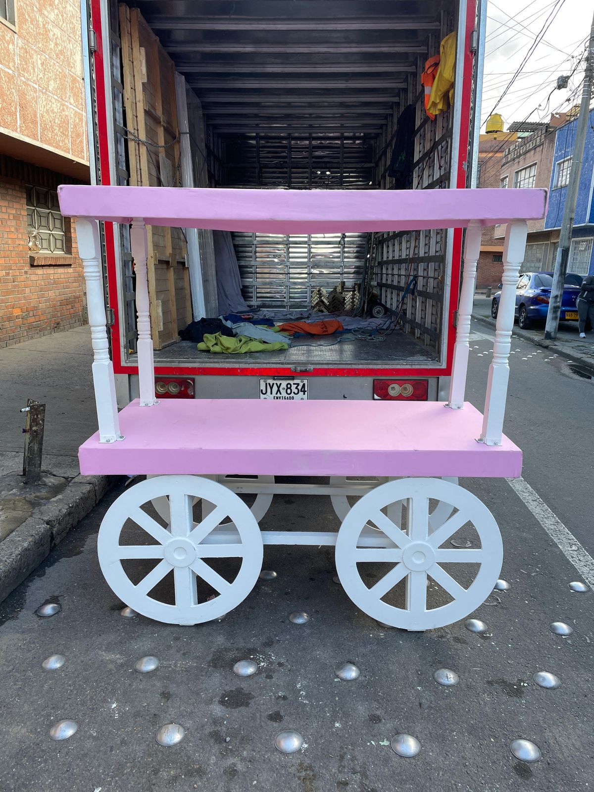 Carreta con Techo Rosado
183cm de Altura
83cm de Ancho
Alquiler 160.000