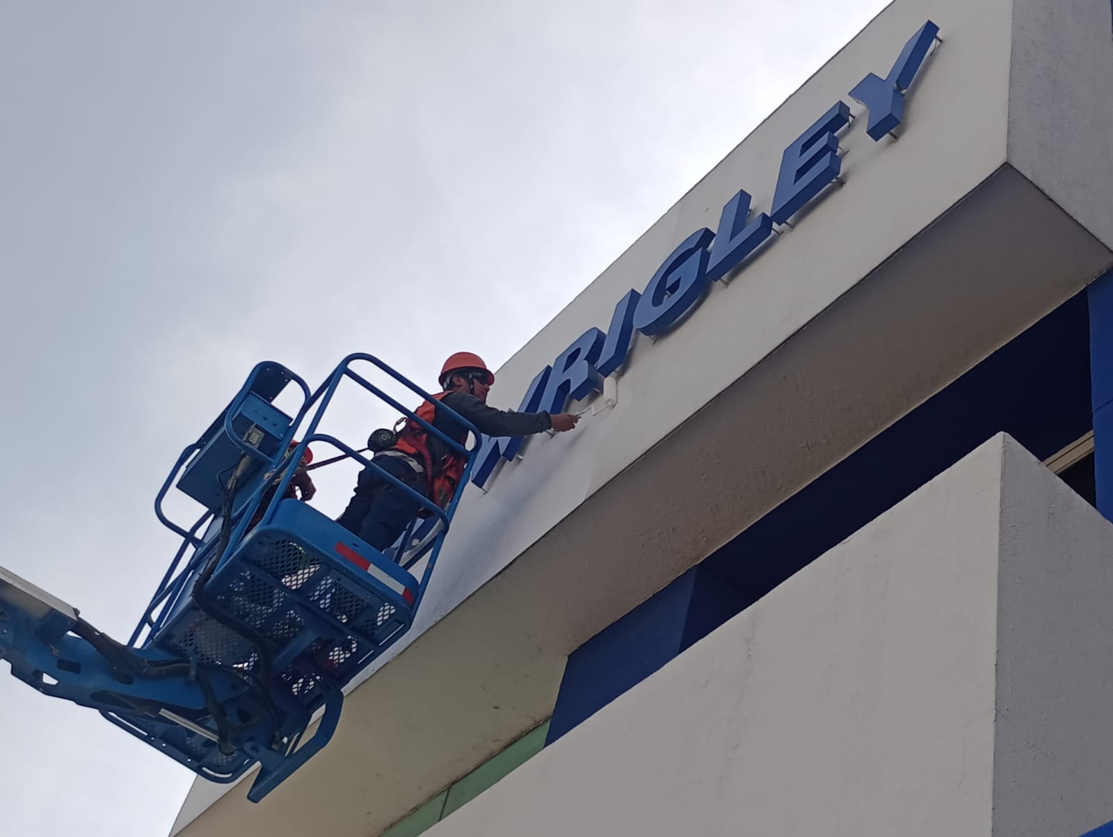 Fabricación e Instalación de Letreros
