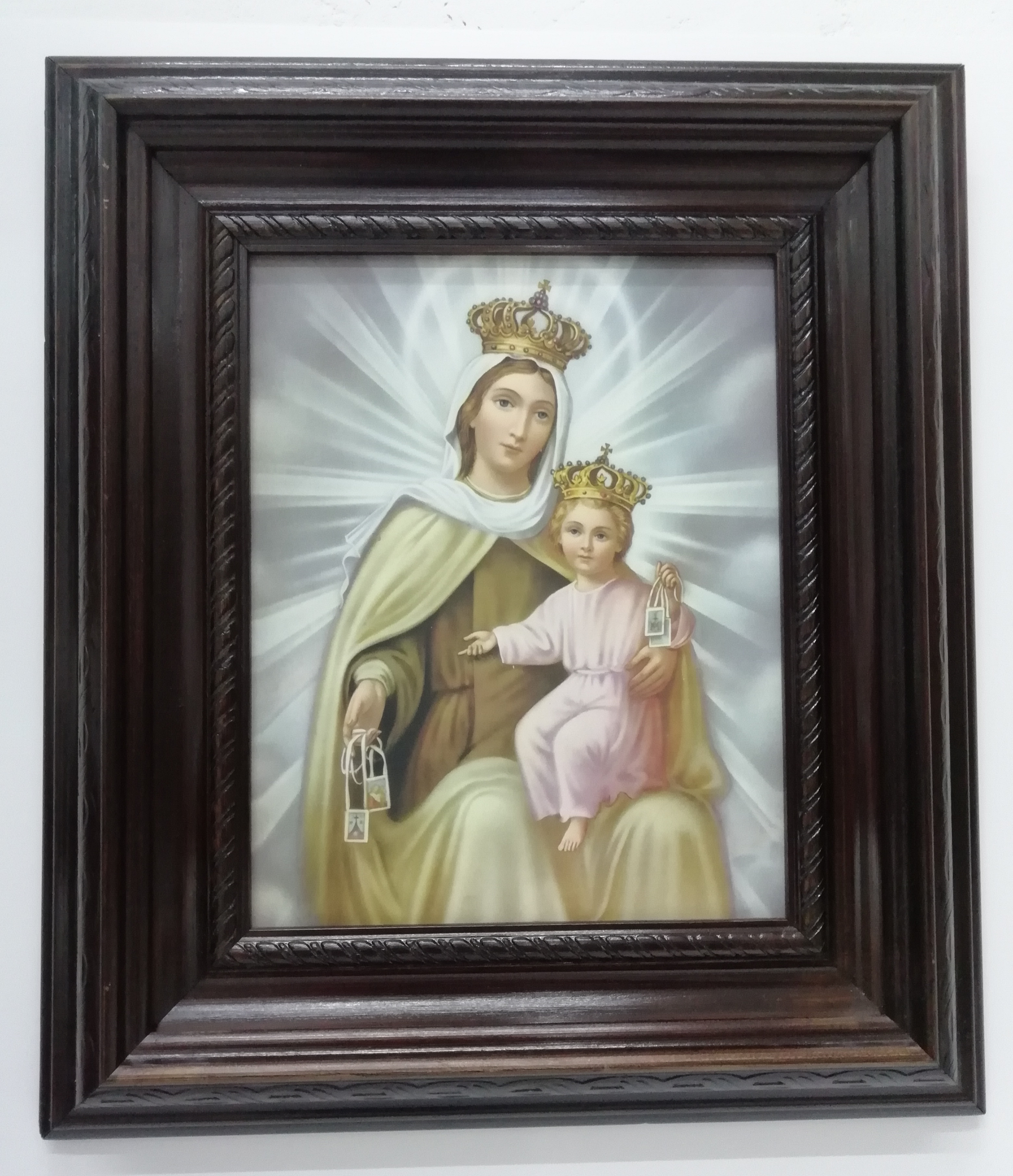 VIRGEN DEL CARMEN
litografia en marco de madera de pino color caoba 20cm x 25cm - 30cm x 40cm - 40cm x 50cm - 50cm x 70cm

preguntar por existencias.