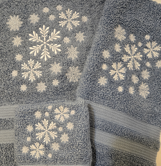 https://0201.nccdn.net/4_2/000/000/086/8ab/snowflake-blue-towel-set.png