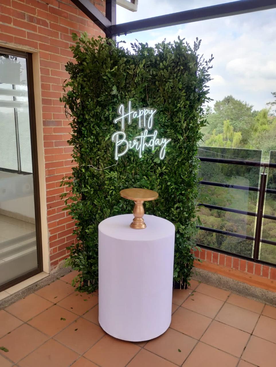 Altura 2.20m x 1.04m
Jardines Naturales $ 130.000
Precio Unitario por modulo
Altura 2.20m X 1.04m