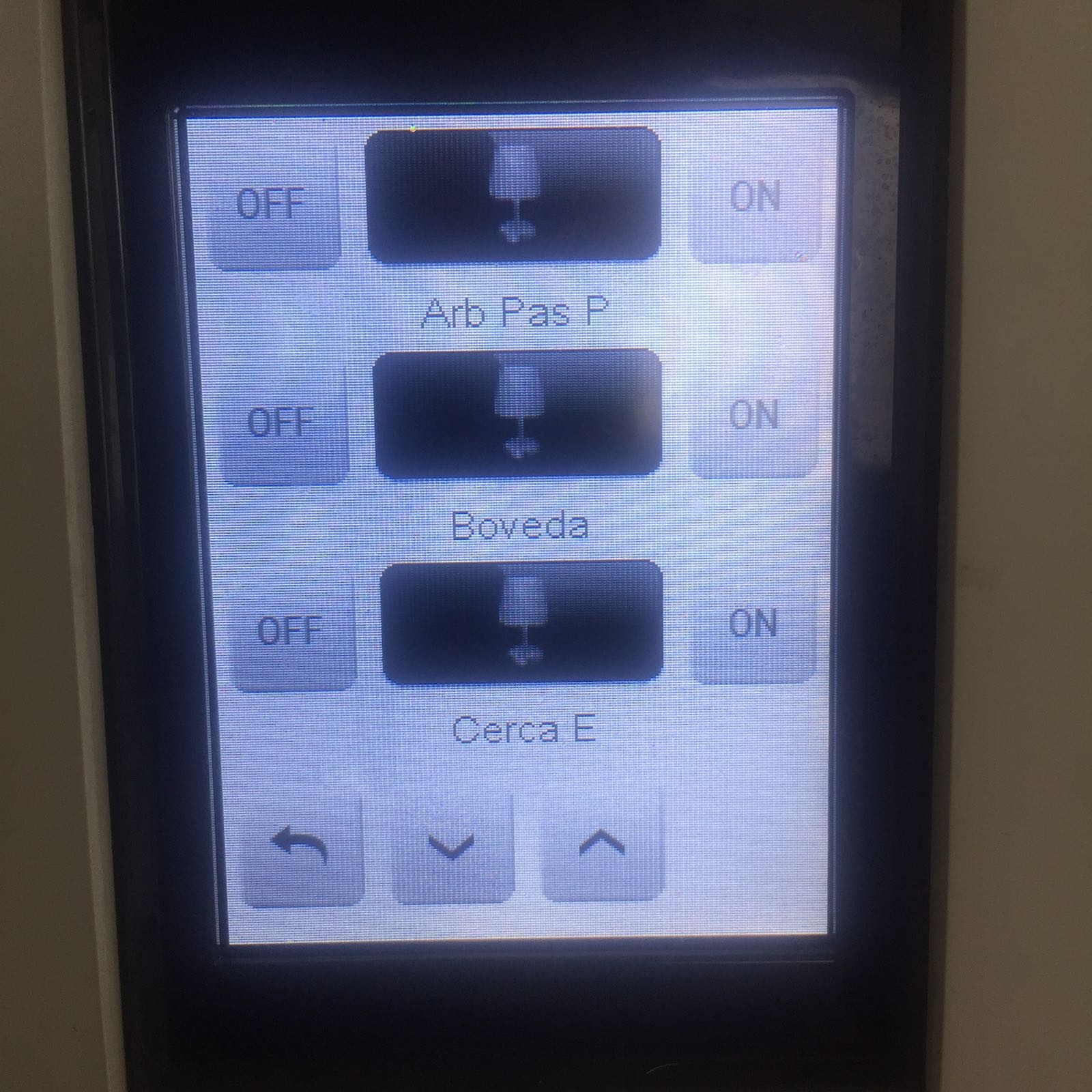 Control de iluminacion, persianas, control de alarmas en un solo lugar de la casa, "TOUCH"