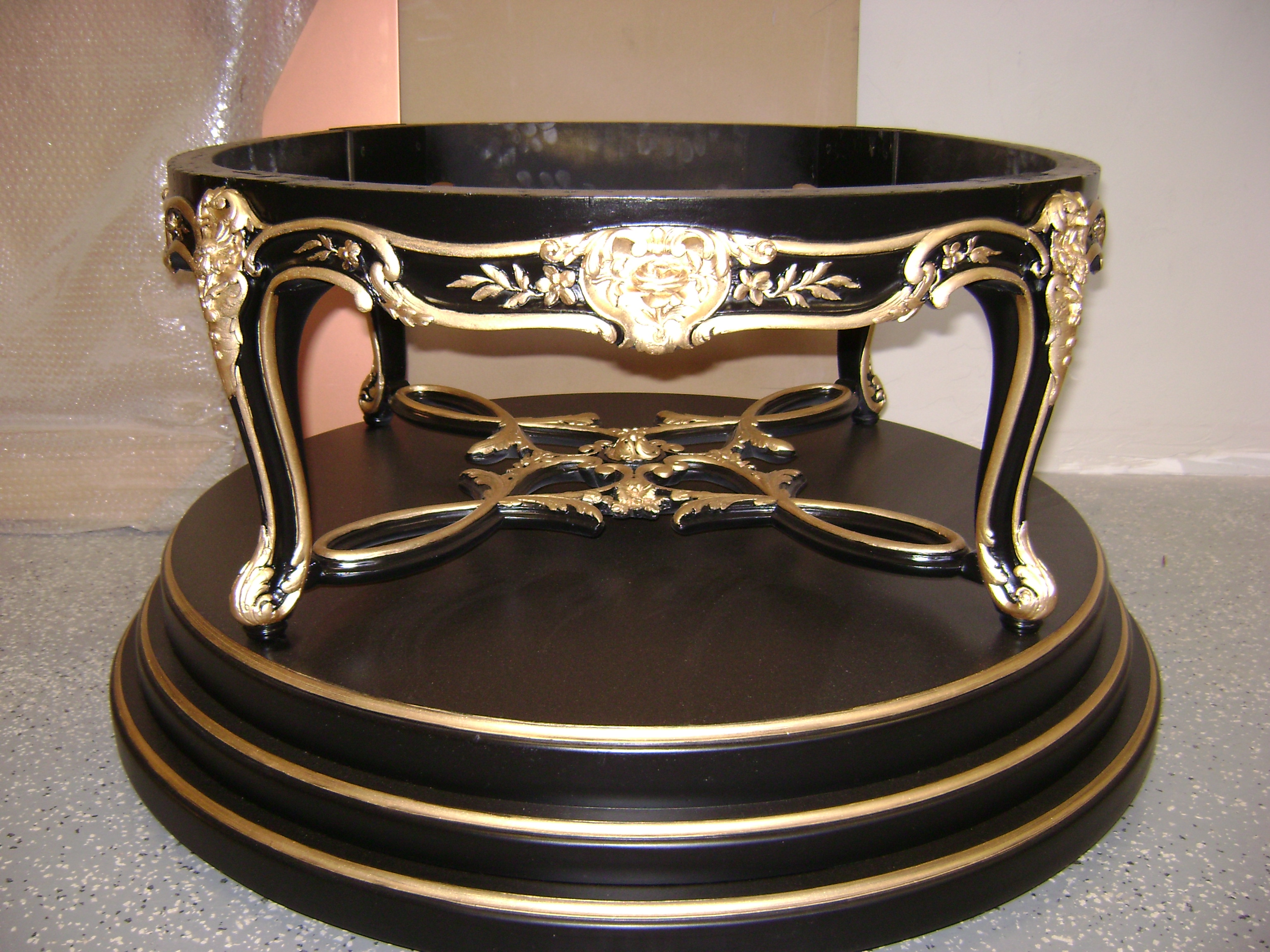 https://0201.nccdn.net/4_2/000/000/087/278/black-lacquer-table-with-gold.jpg
