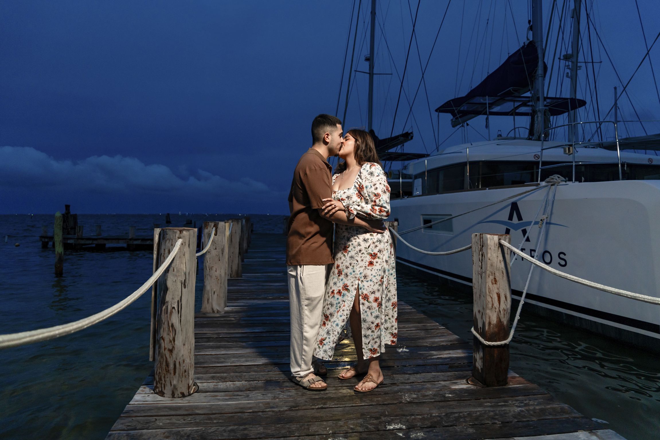 https://0201.nccdn.net/4_2/000/000/087/4b8/contratar-foto%CC%81grafo-de-pedida-en-cancu%CC%81n-luxury-engagement-ph.jpg