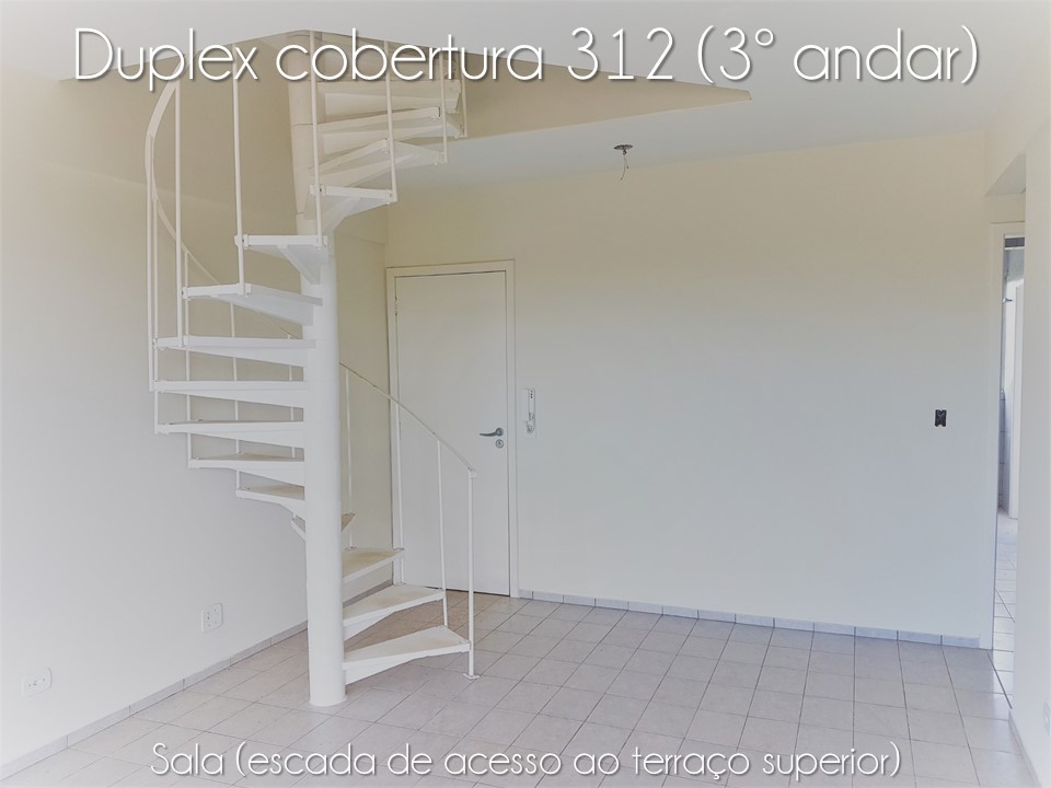 Sala (escada acesso piso superior)