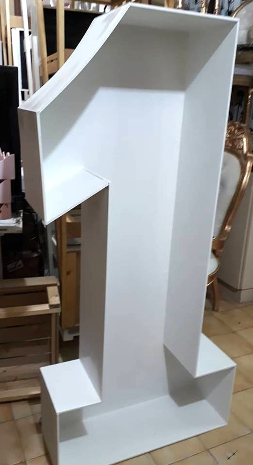 Numero Hueco
para rellenar con Globos
Medidas 1,40cm de Altura
24 cm Profundidad
69cm el lado mas Ancho
Alquiler $ 60.000