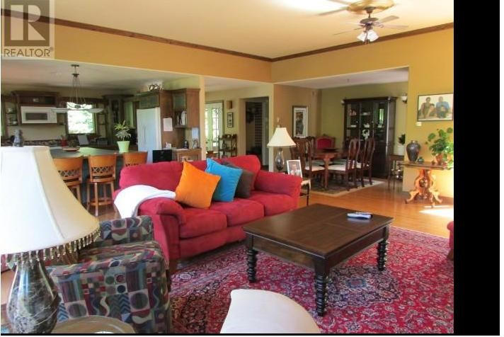 Living Room 
photo 3