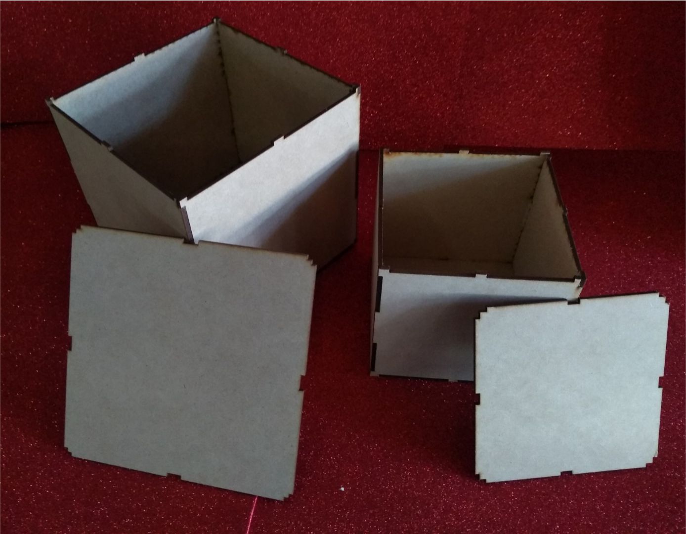 Caja con Tapa en forma de Cubo
13 x 13 x 13 cm $30.00
17 x 17 x 17 cm 40.00